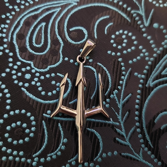 Silver Trident Pendant - Picture 4 of 6